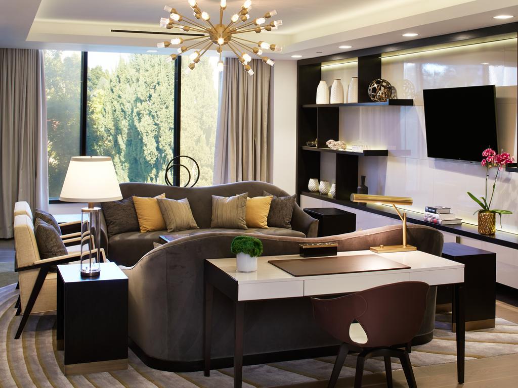 The London West Hollywood At Beverly Hills Luaran gambar A living room at the Ritz-Carlton, Tysons
