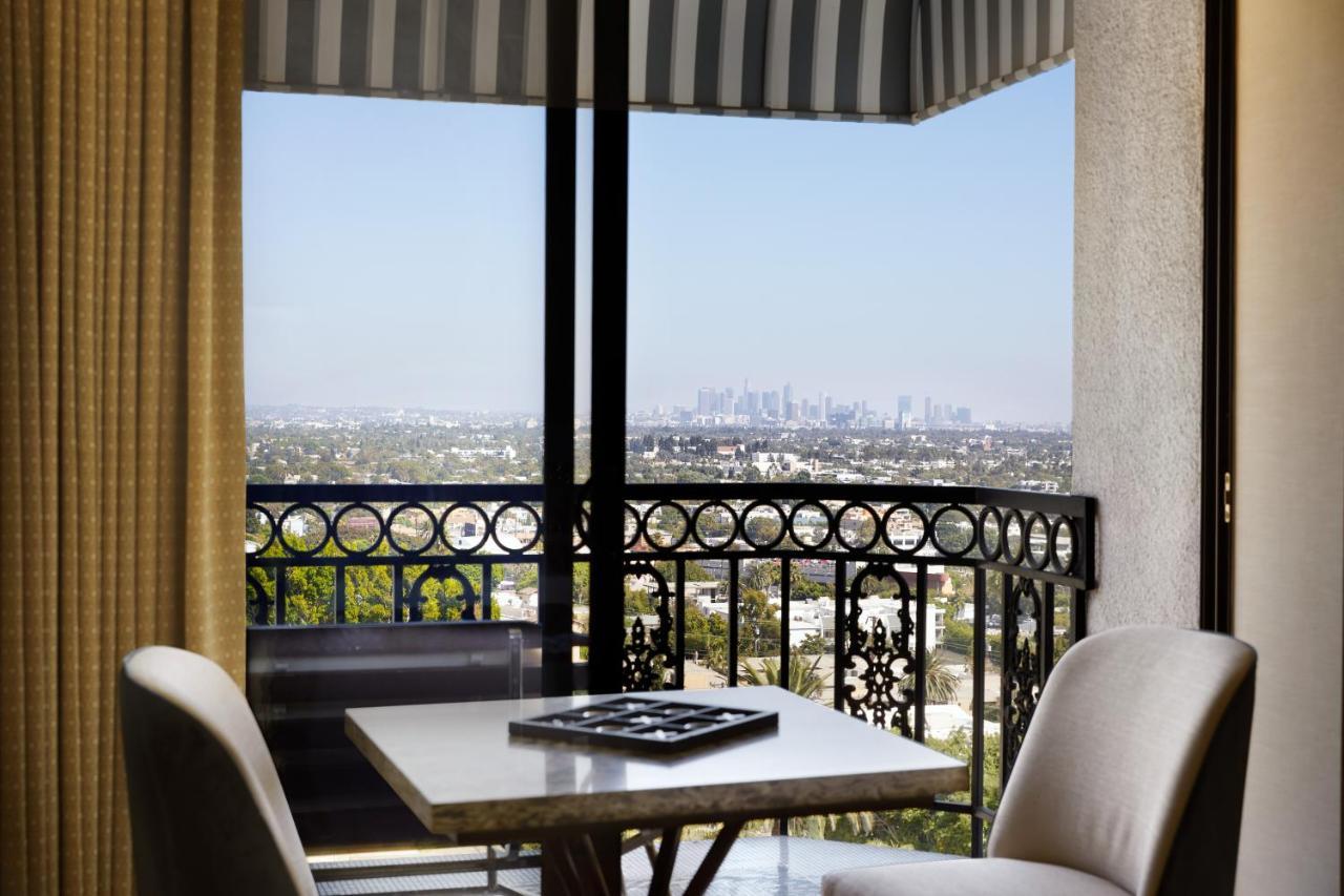 The London West Hollywood At Beverly Hills Luaran gambar A view of the Los Angeles skyline from a suite at the Beverly Hilton